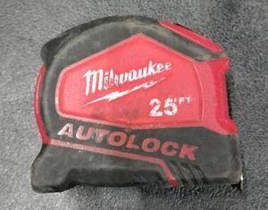lot 3092 image: Milwaukee 25 Tape Measure Auto lock