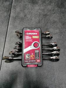 lot 3094 image: Husky 7 Piece Ratchet Compilation Wrench Set