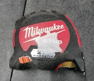 lot 3104 image: Milwaukee 25 Tape Measure Red Magnetic