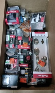 lot 3109 image: Box Of Fun Various Door Knobs