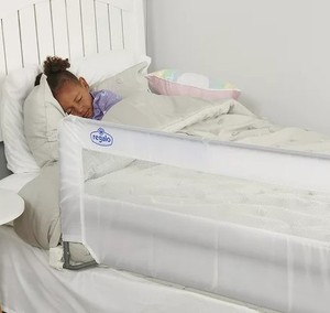 lot 1323 image: Regalo Swing Down Bed Rail Guard White