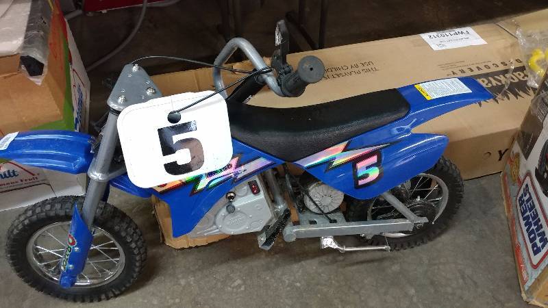 lot 6166 image: Electric Razor #5 Kids Dirt bike