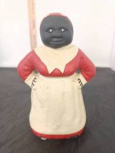 lot 279 image: Antique Aunt Jemima Cast Iron Bank, 7.5