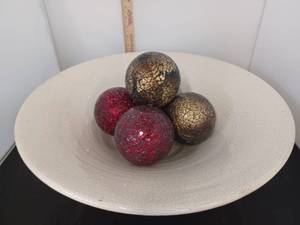 lot 296 image: Really Big Bowl with Decorative Balls
