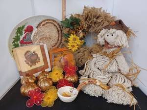 lot 300 image: Autumn Decor