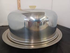 lot 306 image: Vintage Cake Plate