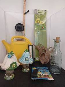 lot 326 image: Misc Outdoor Decor