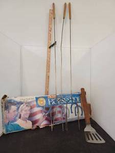 lot 327 image: Horseshoe Game, Grill Items