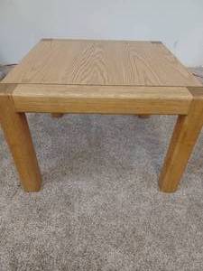 lot 329 image: Small Oak AccentCoffee Table