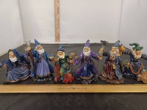 lot 353 image: 6 Wizard Figurines