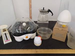 lot 356 image: Misc Kitchen
