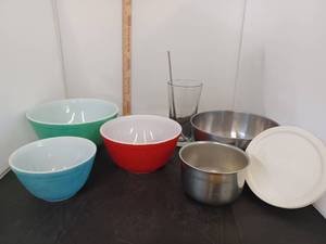 lot 361 image: Vintage Stacking Pyrex Bowl and More