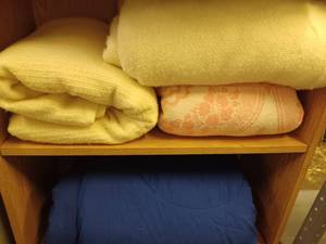 lot 370 image: Blankets