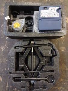 lot 376 image: Tire JackAir Compressor for Emergencies