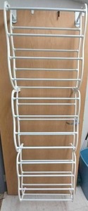 lot 383 image: White Over-the-Door Dry Rack