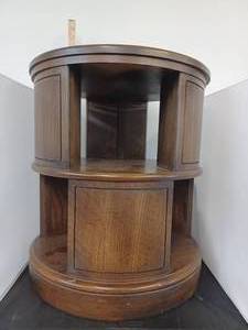 lot 384 image: MCM Round End Table, Approx 22 x 24