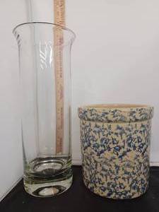 lot 4755 image: Tall Class Vase and RRP Co 2 Quart High Jar