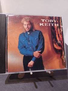 lot 4887 image: Toby Keith CD
