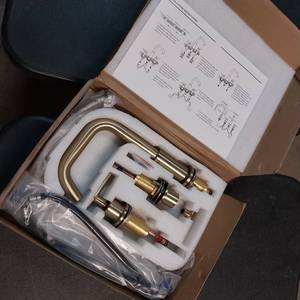 lot 2698 image: Gold Faucet Set