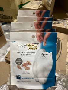 lot 8312 image: 5 Packs included 50 treats , Fancy Feast Natural Cat Treats Purely Natural Hand-Flaked Tuna - (5) 10 ct. Pouches