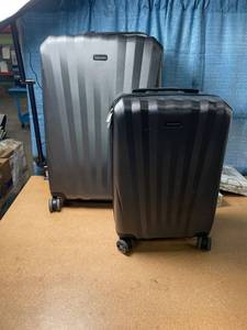 lot 1402 image: Ricardo Hardcase Spinner Luggage 2pc Set