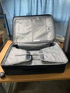 lot 1406 image: Ricardo Hardcase Spinner Luggage Set of Two