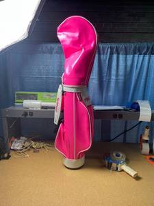 lot 1443 image: Pink Youth Golf Set with Bag