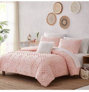 lot 1457 image: Pink Comforter Set - King