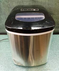 lot 14507 image: Orfeld Ice Maker, Produces 22-26lbs24 Hours