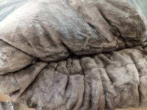 lot 14508 image: Sherpa Weighted Blanket, GreyWhite, Unknown Size