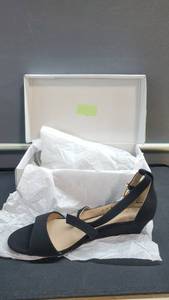 lot 20915 image: DREAM PAIRS Womens Ankle Strap Low Wedge Sandals Color Black, Size 8.5