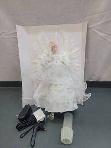 lot 26477 image: Fiber-Optic White and Silver Angel LED Lighted Treetop