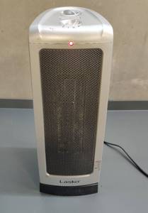 lot 31294 image: Lasko Oscillating Ceramic Tower Space Heater for Home