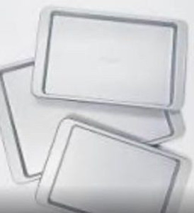 lot 59302 image: KitchenAid 3-Piece Nonstick Sheet Pan Set