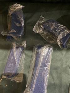lot 59303 image: Zakarian by Dash Set of 4 Silicone Cookware Grips Zakarian Blue,