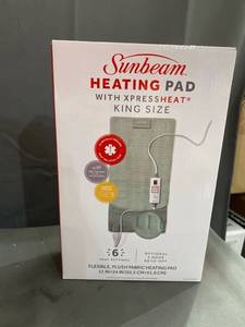 lot 59495 image: Sunbeam Heating Pad W XpressHeat King Sized Green
