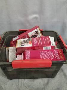 lot 59516 image: SMALL TOTE OF HAIR CARE PRODUCTS