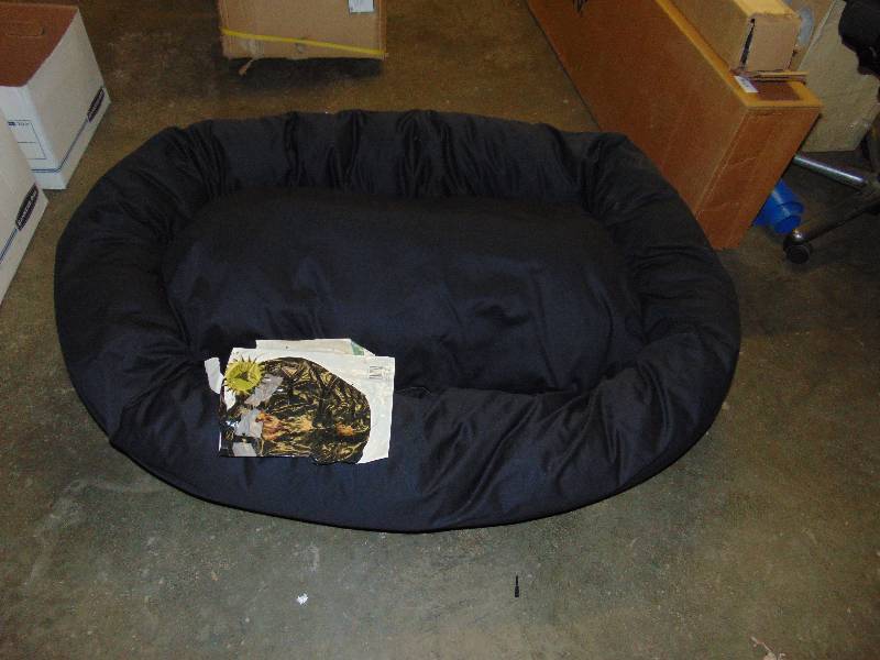 lot 9001 image: Majestic Pet bed, Black Oval 48 x 36 x 7 thick