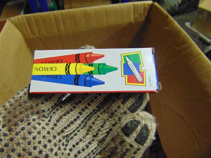 lot 9057 image: (231) ct. lot crayon 4 pack, each pack contains red, green, yellow and blue crayons