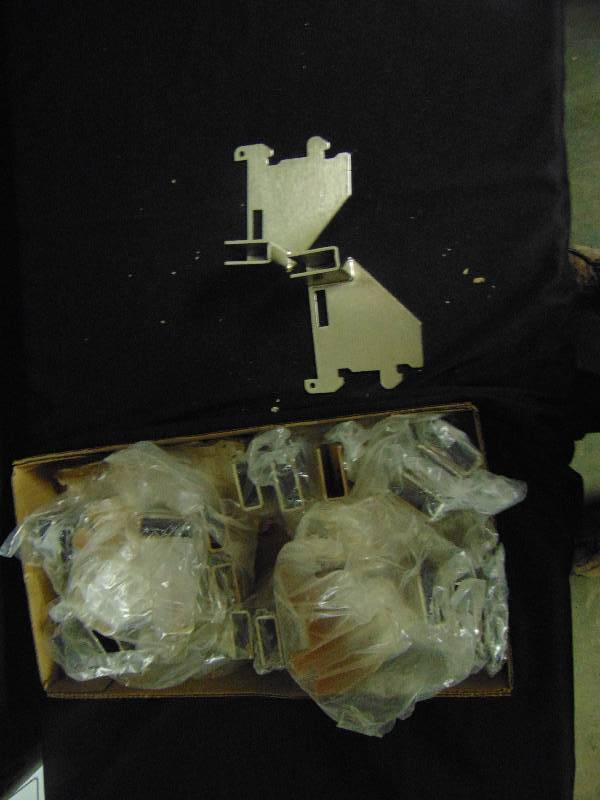 lot 9087 image: (22) ct. 4 pro J hang-bar bracket set