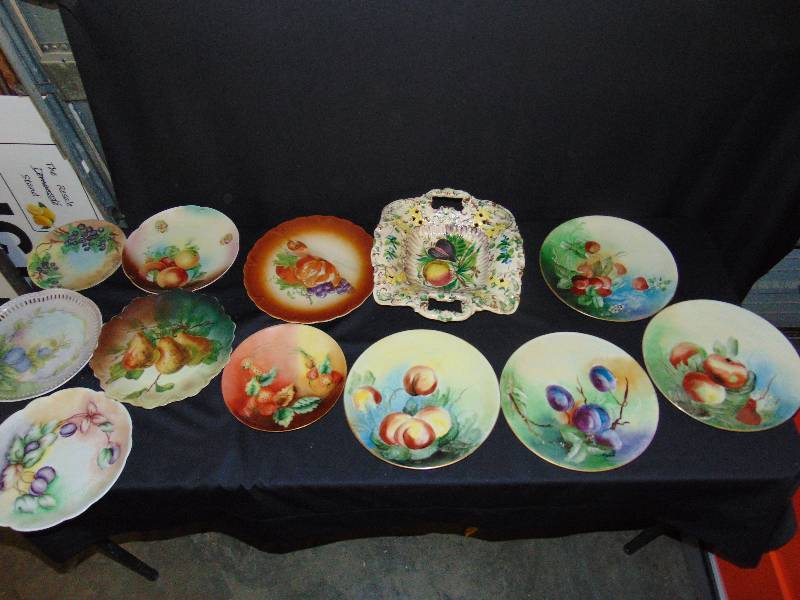 lot 9091 image: (12) ct. lot Fruit themed plates, assorted sizes, Bavaria