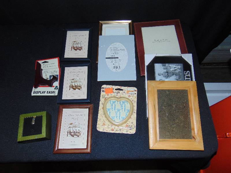 lot 9100 image: (10) small picture frames