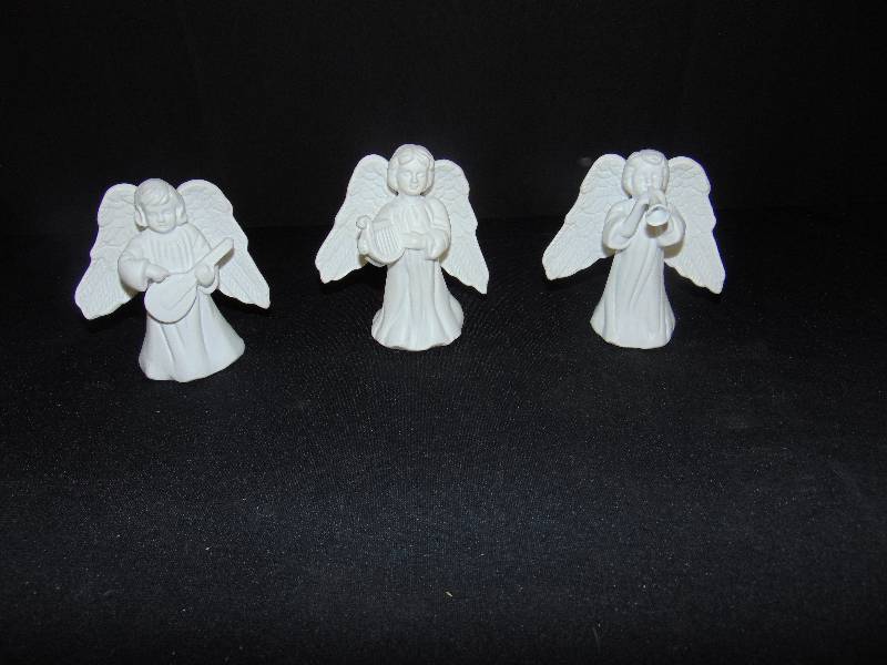 lot 9107 image: (3) piece Ceramic Angels, White rough finish