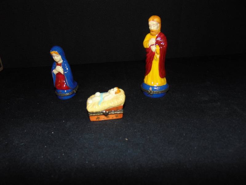 lot 9108 image: (3) piece Ceramic Mary, Joseph and Baby Jesus, secret compartment base
