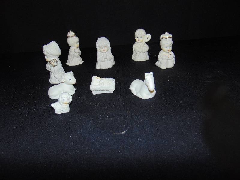 lot 9110 image: (9) piece ceramic nativity set, white rough finish