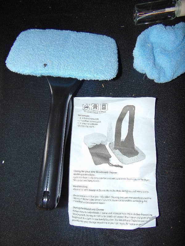 lot 9130 image: Windshield Cleaning Kit with removable, washable pad, extendable handle and carrying bag