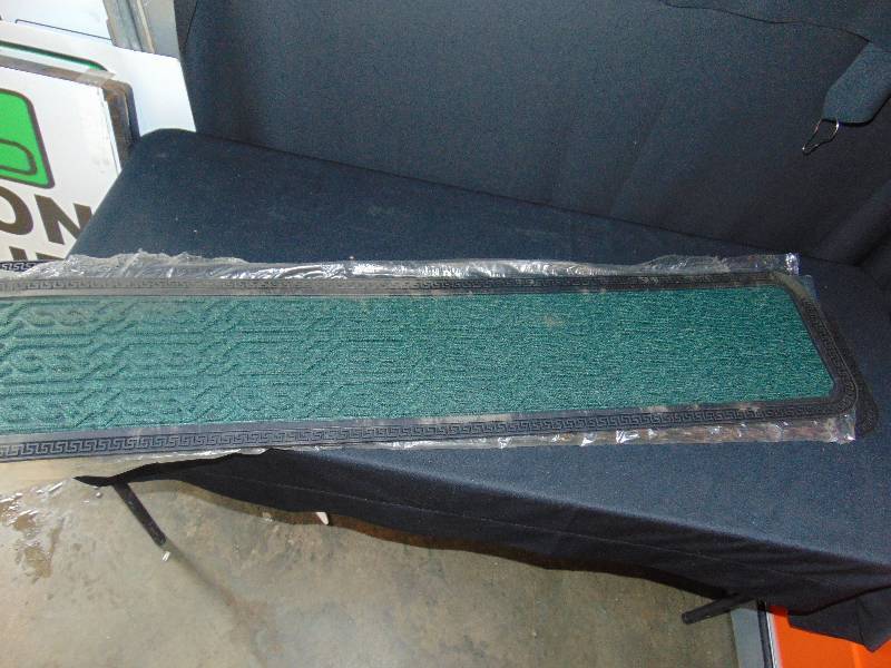 lot 9286 image: 488952HGR Rubber Poly Pro Rope Stair Tread S4 Hunter Green, 4 x 10, (4) per package new