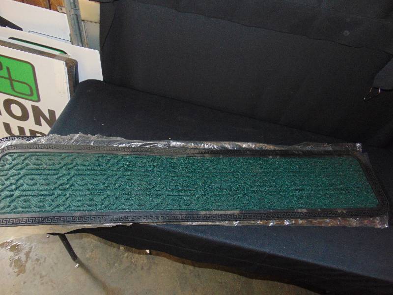 lot 9285 image: 488952HGR Rubber Poly Pro Rope Stair Tread S4 Hunter Green, 4 x 10, (4) per package new