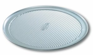 lot 33000145 image: USA Pan Bakeware Aluminized Steel Pizza Pan, 14 Inch