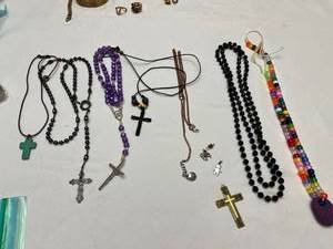 lot 1301 image: Ladies Jewelry